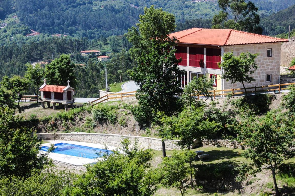 Encostas Da Torre Pensionat Terras de Bouro Eksteriør billede